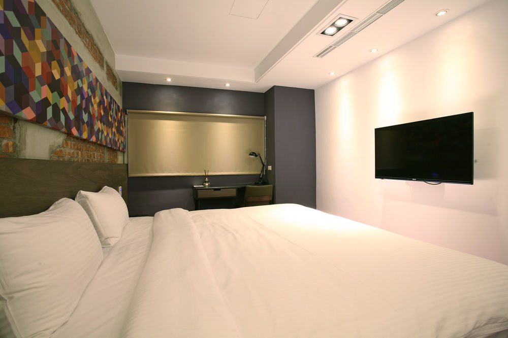 P&F Hotel Тайчжун Экстерьер фото