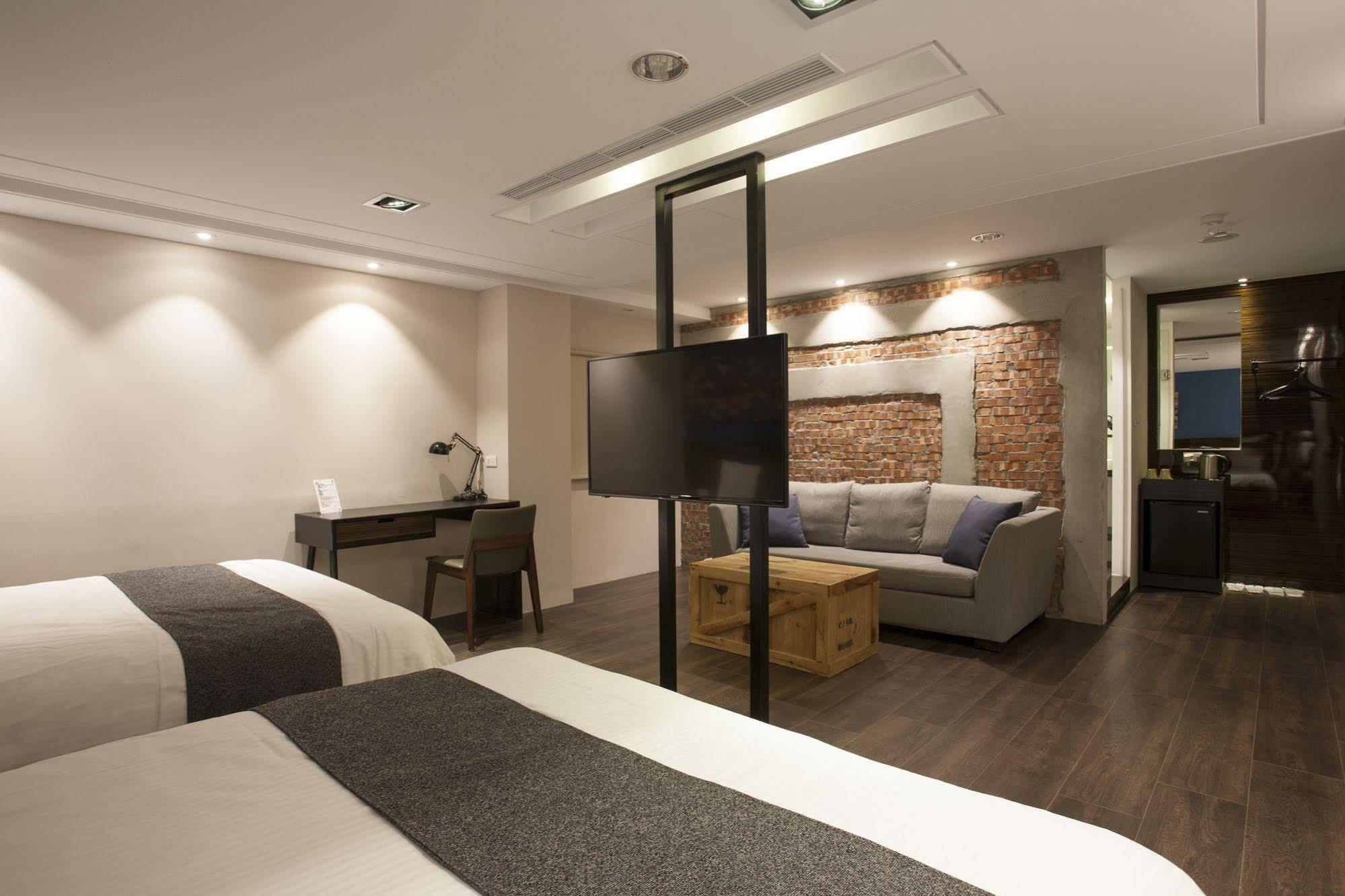 P&F Hotel Тайчжун Экстерьер фото