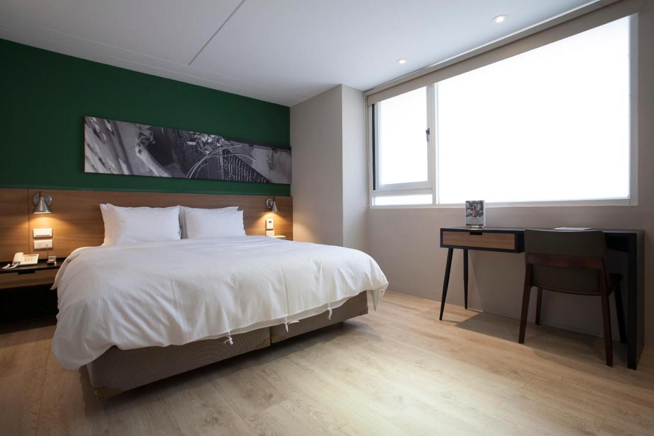 P&F Hotel Тайчжун Экстерьер фото